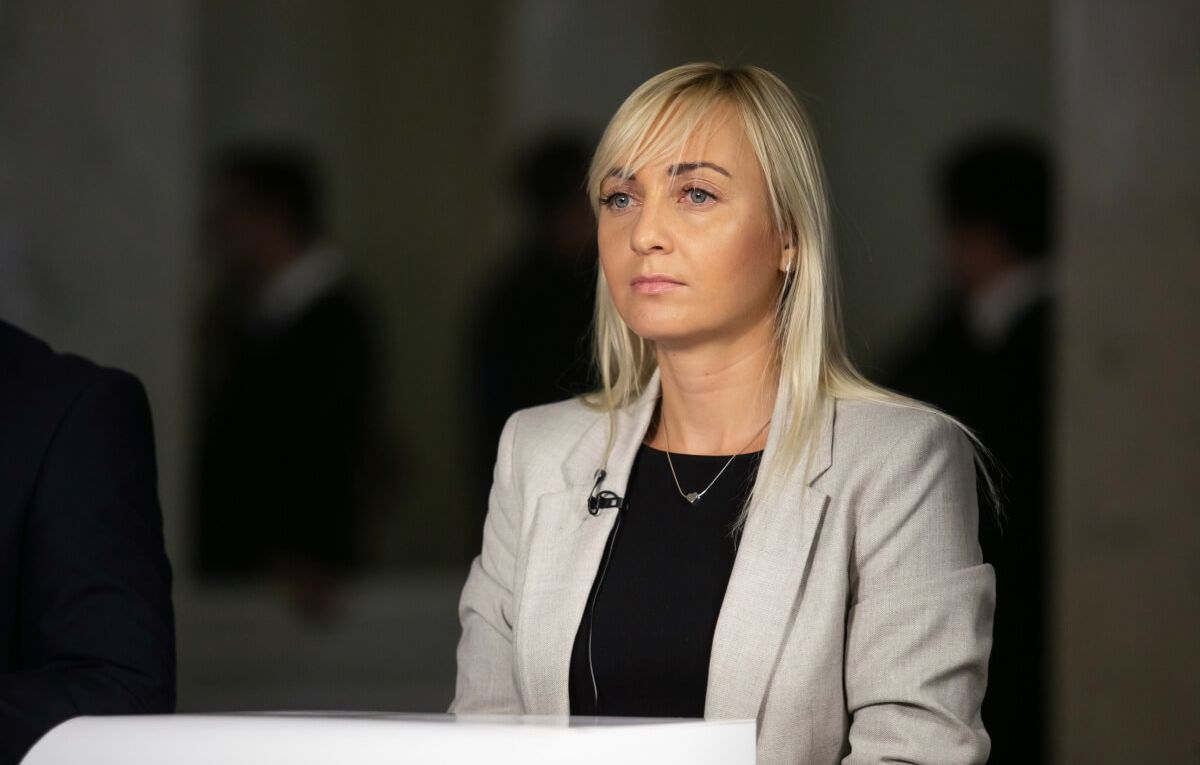 aleksandra-ustinova-nardep-ot-golosa-skryila-dengi-muzha-v-deklaratsii.htm