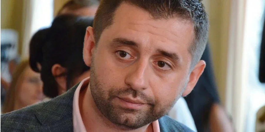 koaliciya-slugi-naroda-s-batkivshchinoy-arahamiya-ne-isklyuchaet-etoy-vozmozhnosti