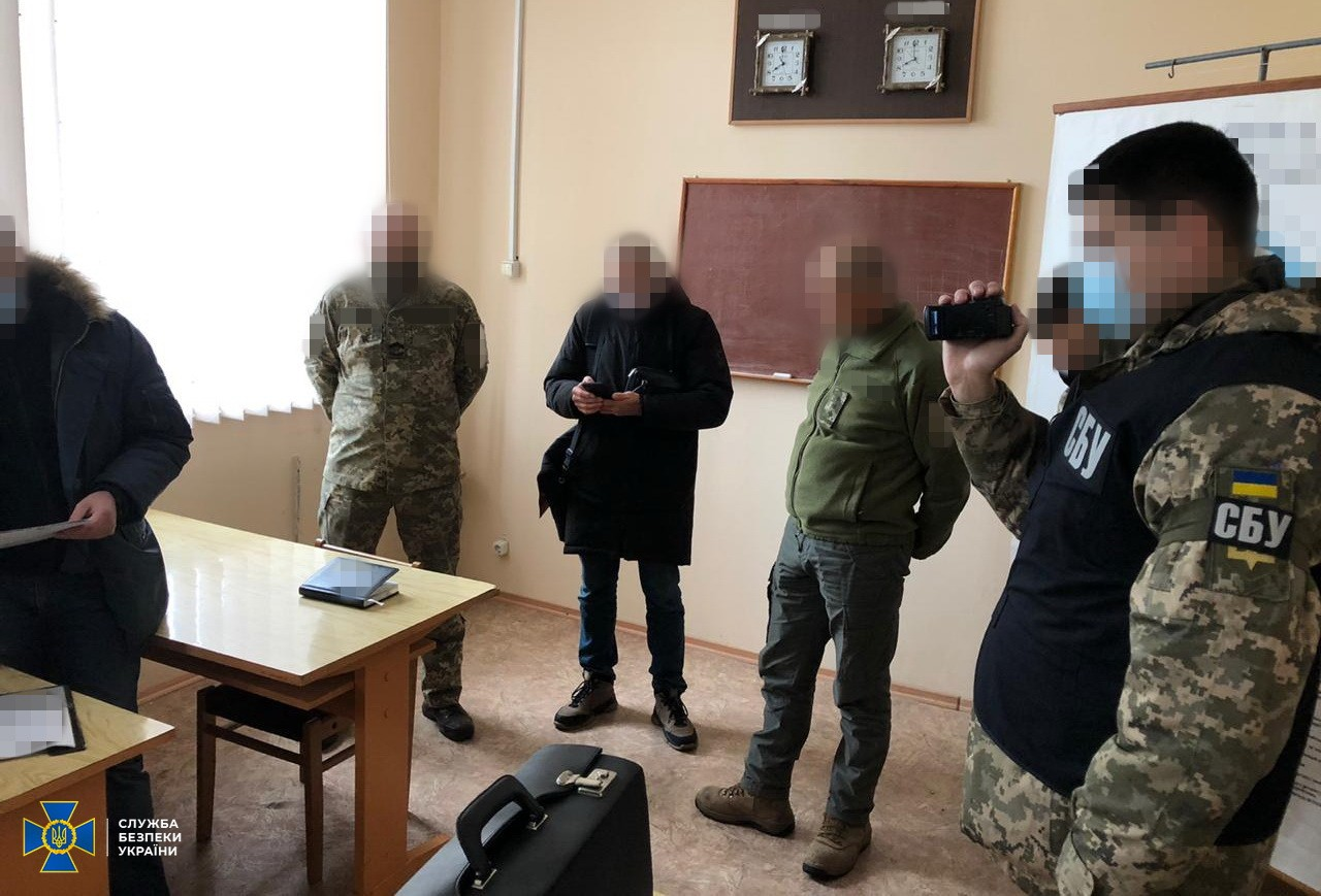 na-poltavschine-komandovanie-chasti-vsu-obvlorovalo-ukraincev-na-million-grn