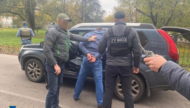 sbu-zaderzala-na-vzatke-v-10-tysac-glavu-cernigovskoj-rga