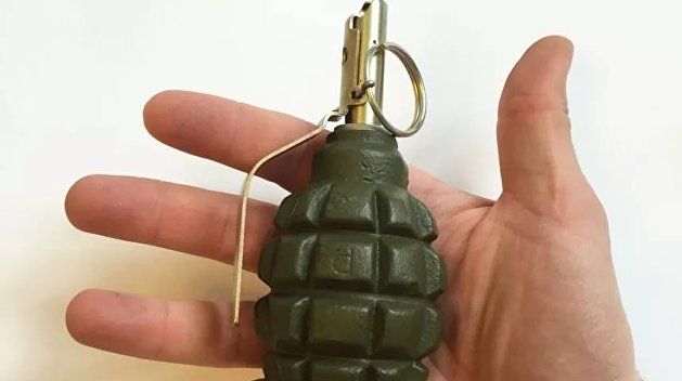 u-xarkovi-policziya-zatrimala-cholovika-yakij-prijshov-na-robotu-z-granatoyu-ta-pogrozhuvav