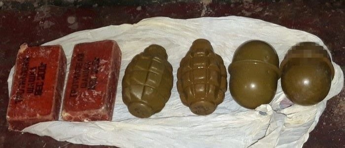 ukrainske-kontraktniki-zaderzhany-za-prodazhy-vzryvchatki