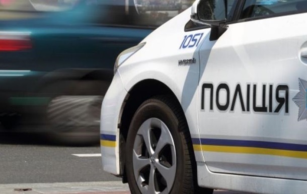 v-centre-odessy-policeyskiy-na-lanos-sbil-zhenschinu-s-rebenkom
