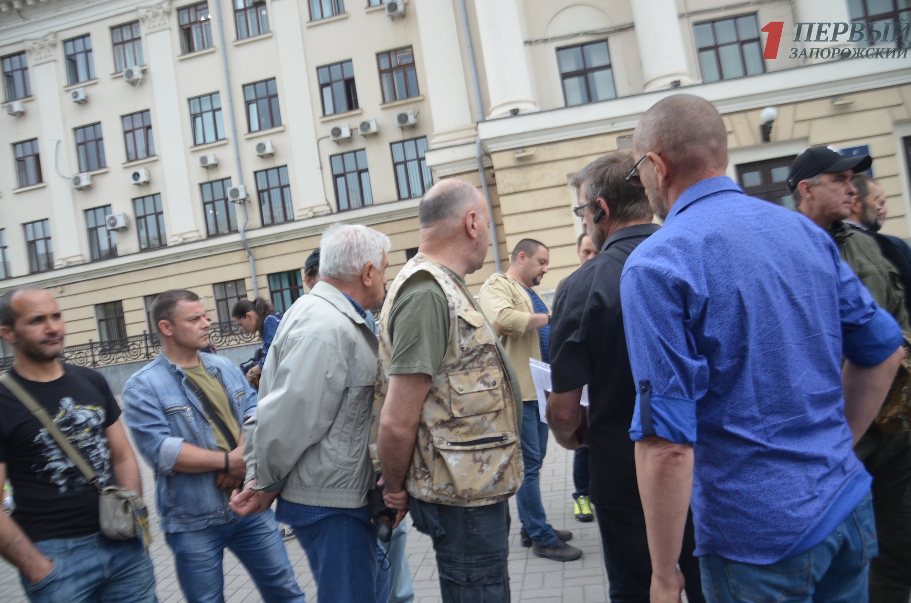 veterani-ato-vishli-na-miting
